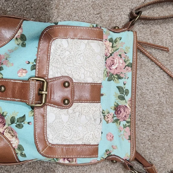 Floral Leather and Lace Crossbody Bag - Picture 2 of 4